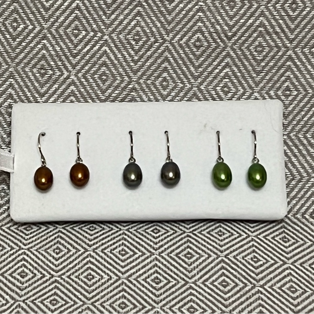 NWOT Pearl Earrings w/sterling silver hook Honora Baroque in Orig Box